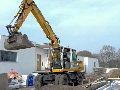 Grondwerk aanbouw, nieuwbouw, inritten, vijvers, sleuven en natuurbeheer